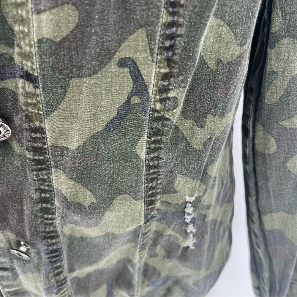 Distressed Camouflage Button-Up Jacket Size Medium - image 5